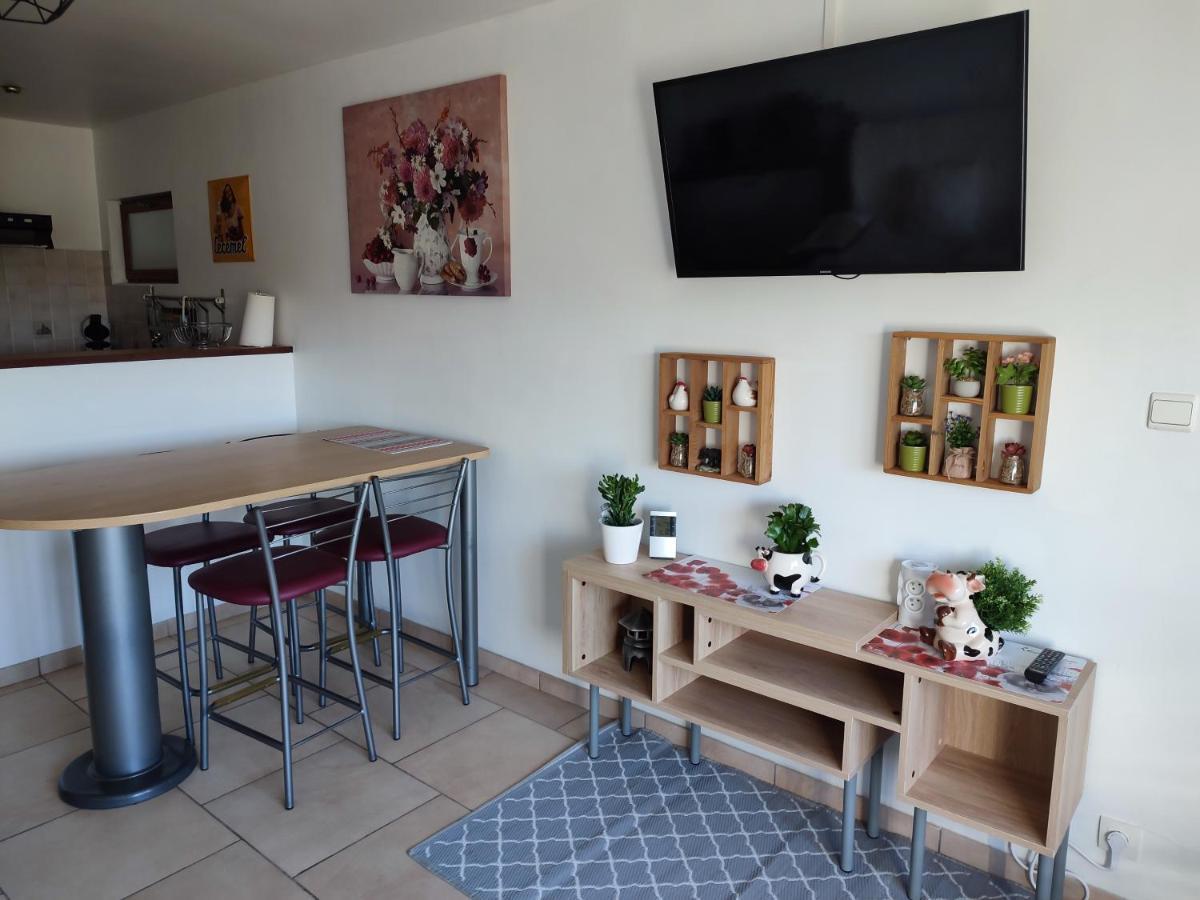 Le Champs Des Lievres Apartment Beaumont Bagian luar foto