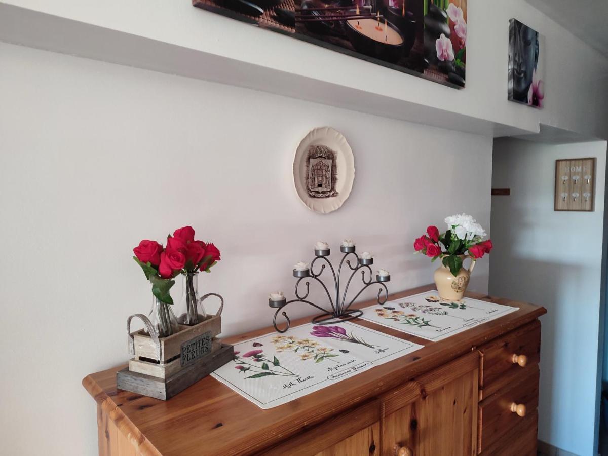 Le Champs Des Lievres Apartment Beaumont Bagian luar foto