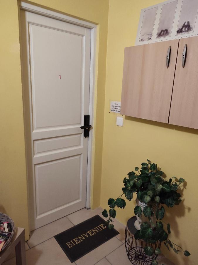 Le Champs Des Lievres Apartment Beaumont Bagian luar foto